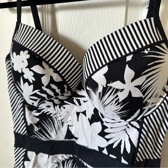 Bleu Rod Beattie - B&W Over The Shoulder One Piece Swimsuit - Picture 2 of 5